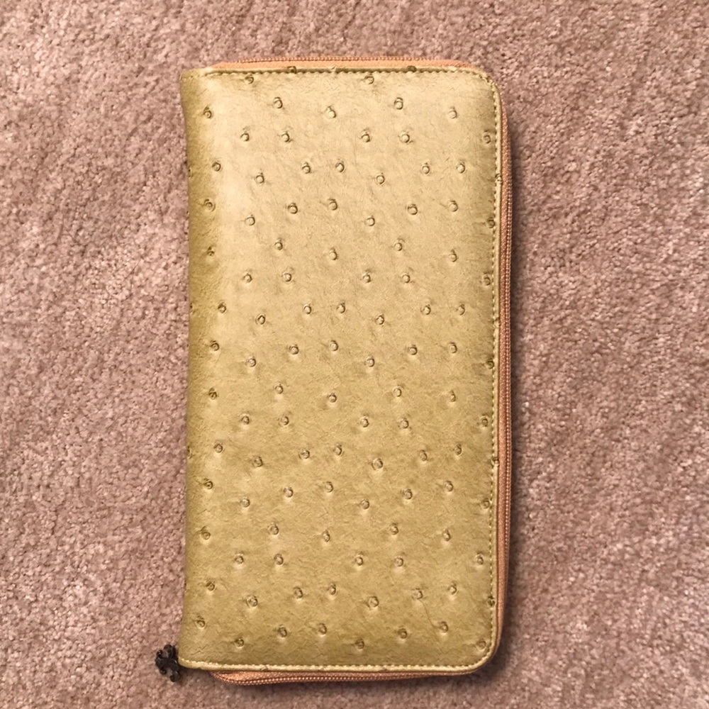 Pura passport to bliss clutch